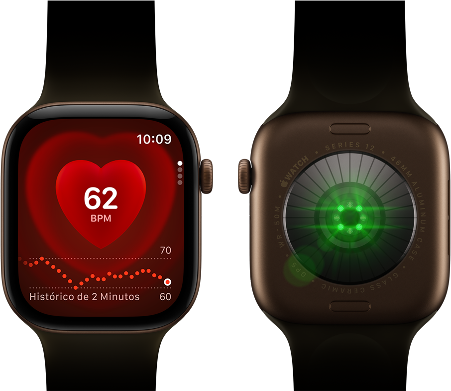 Dois relógios Apple Watch Series 12 com caixa bronze-escura de alumínio e pulseira esportiva na cor oliva. Um mostra o app Batimentos, e o outro mostra o Sistema de Medições de Saúde na parte de trás do relógio, com luzes LED verdes brilhantes